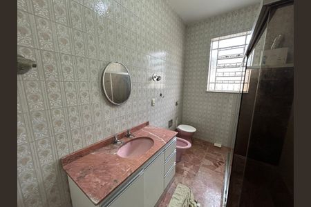 Casa à venda com 299m², 4 quartos e 4 vagasBanheiro Social