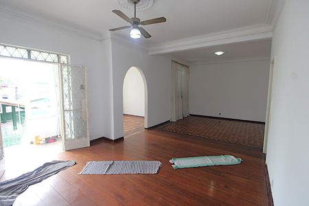 Casa à venda com 299m², 4 quartos e 4 vagasSala 1