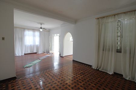 Casa à venda com 299m², 4 quartos e 4 vagasSala 1