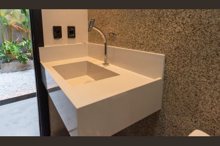 Casa à venda com 150m², 3 quartos e 3 vagas Casa à venda com 150m², 3 quartos e 3 vagasBanheiro