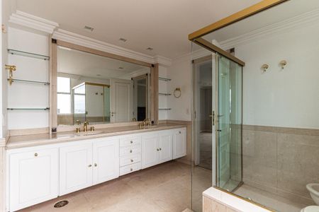 Apartamento à venda com 380m², 3 quartos e 3 vagasBanheiro da Suíte 1