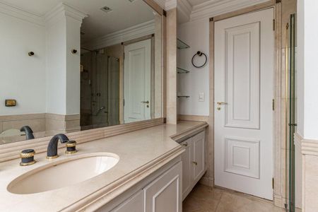 Apartamento à venda com 380m², 3 quartos e 3 vagasBanheiro da Suíte 2