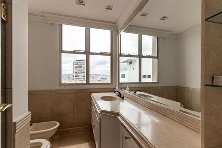 Apartamento à venda com 380m², 3 quartos e 3 vagasBanheiro da Suíte 2