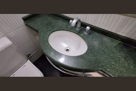 Apartamento à venda com 184m², 4 quartos e 3 vagasBanheiro Suíte 2