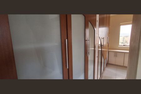 Apartamento à venda com 184m², 4 quartos e 3 vagasCloset