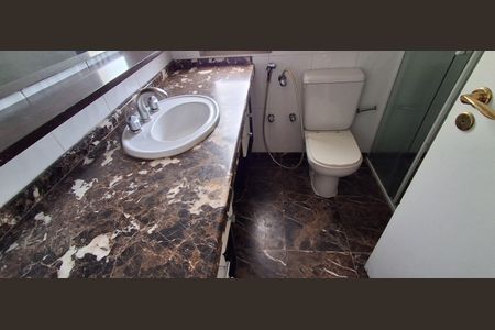 Apartamento à venda com 184m², 4 quartos e 3 vagasBanheiro Suíte 3