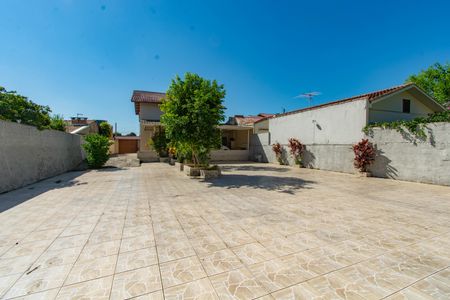 Casa à venda com 240m², 4 quartos e 4 vagas Casa à venda com 240m², 4 quartos e 4 vagasQuintal