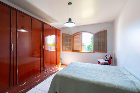 Casa à venda com 240m², 4 quartos e 4 vagas Casa à venda com 240m², 4 quartos e 4 vagasQuarto 2