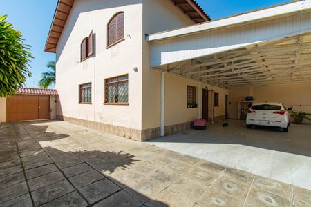 Casa à venda com 240m², 4 quartos e 4 vagas Casa à venda com 240m², 4 quartos e 4 vagasQuintal