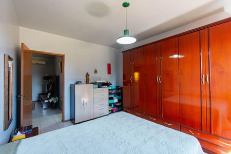 Casa à venda com 240m², 4 quartos e 4 vagas Casa à venda com 240m², 4 quartos e 4 vagasQuarto 2