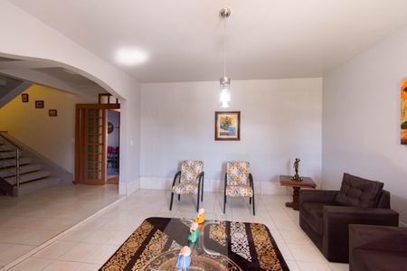 Casa à venda com 240m², 4 quartos e 4 vagas Casa à venda com 240m², 4 quartos e 4 vagasSala