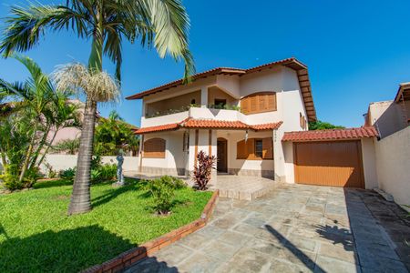 Casa à venda com 240m², 4 quartos e 4 vagas Casa à venda com 240m², 4 quartos e 4 vagasFachada