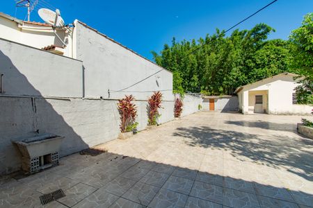 Casa à venda com 240m², 4 quartos e 4 vagas Casa à venda com 240m², 4 quartos e 4 vagasQuintal