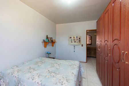 Casa à venda com 240m², 4 quartos e 4 vagas Casa à venda com 240m², 4 quartos e 4 vagasQuarto 1