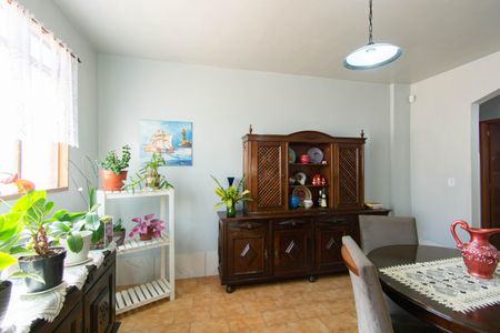 Casa à venda com 240m², 4 quartos e 4 vagas Casa à venda com 240m², 4 quartos e 4 vagasCopa