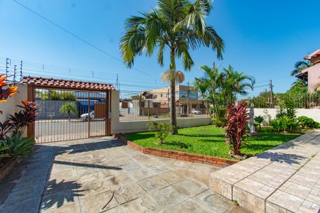 Casa à venda com 240m², 4 quartos e 4 vagas Casa à venda com 240m², 4 quartos e 4 vagasFachada