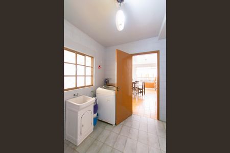 Casa à venda com 240m², 4 quartos e 4 vagas Casa à venda com 240m², 4 quartos e 4 vagasÁrea de Serviço