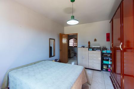 Casa à venda com 240m², 4 quartos e 4 vagas Casa à venda com 240m², 4 quartos e 4 vagasQuarto 2