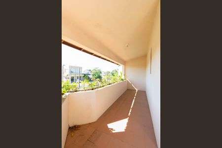 Casa à venda com 240m², 4 quartos e 4 vagas Casa à venda com 240m², 4 quartos e 4 vagasVaranda da Suíte