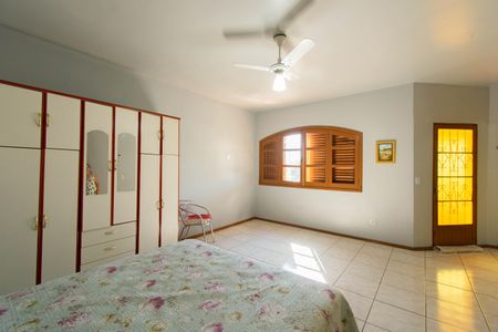 Casa à venda com 240m², 4 quartos e 4 vagas Casa à venda com 240m², 4 quartos e 4 vagasSuíte