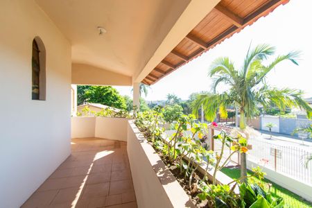 Casa à venda com 240m², 4 quartos e 4 vagas Casa à venda com 240m², 4 quartos e 4 vagasVaranda da Suíte