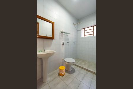 Casa à venda com 240m², 4 quartos e 4 vagas Casa à venda com 240m², 4 quartos e 4 vagasBanheiro 2