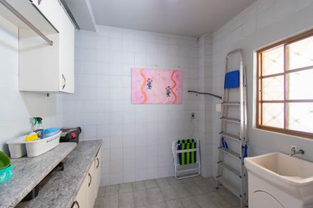 Casa à venda com 240m², 4 quartos e 4 vagas Casa à venda com 240m², 4 quartos e 4 vagasÁrea de Serviço