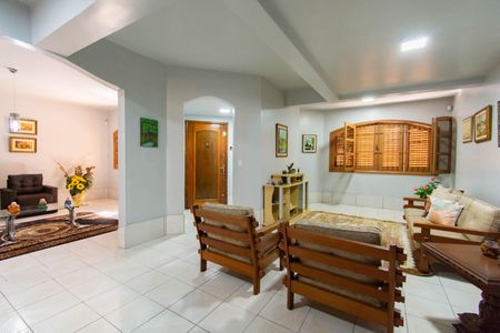 Casa à venda com 240m², 4 quartos e 4 vagas Casa à venda com 240m², 4 quartos e 4 vagasSala