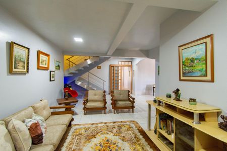 Casa à venda com 240m², 4 quartos e 4 vagas Casa à venda com 240m², 4 quartos e 4 vagasSala