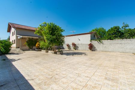 Casa à venda com 240m², 4 quartos e 4 vagas Casa à venda com 240m², 4 quartos e 4 vagasQuintal