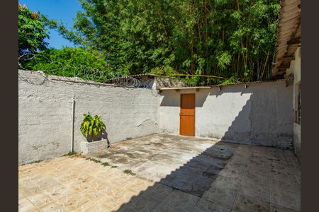 Casa à venda com 240m², 4 quartos e 4 vagas Casa à venda com 240m², 4 quartos e 4 vagasQuintal