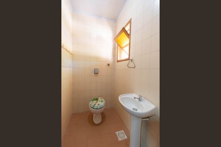 Casa à venda com 240m², 4 quartos e 4 vagas Casa à venda com 240m², 4 quartos e 4 vagasBanheiro de Serviço