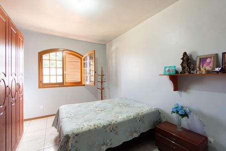 Casa à venda com 240m², 4 quartos e 4 vagas Casa à venda com 240m², 4 quartos e 4 vagasQuarto 1