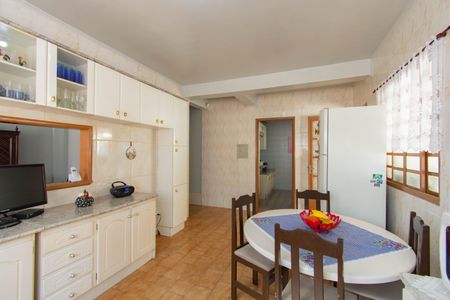 Casa à venda com 240m², 4 quartos e 4 vagas Casa à venda com 240m², 4 quartos e 4 vagasCozinha