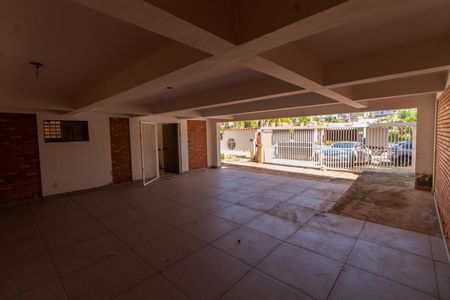 Casa à venda com 400m², 5 quartos e 8 vagasÁREA EXTERNA ABRIGO