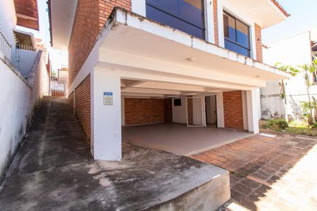 Casa à venda com 400m², 5 quartos e 8 vagasÁREA EXTERNA FRENTE