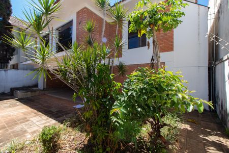 Casa à venda com 400m², 5 quartos e 8 vagasÁREA EXTERNA FRENTE