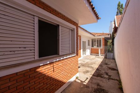 Casa à venda com 400m², 5 quartos e 8 vagasÁREA EXTERNA FUNDOS