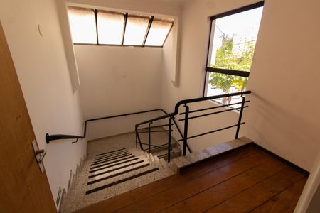 Casa à venda com 400m², 5 quartos e 8 vagasHALL DA ESCADA