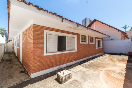 Casa à venda com 400m², 5 quartos e 8 vagasÁREA EXTERNA FUNDOS
