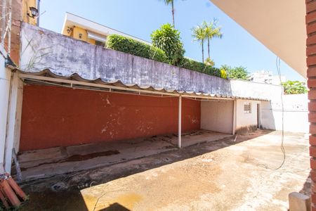 Casa à venda com 400m², 5 quartos e 8 vagasÁREA EXTERNA FUNDOS