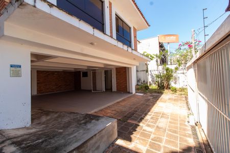 Casa à venda com 400m², 5 quartos e 8 vagasÁREA EXTERNA FRENTE