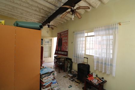 Casa à venda com 250m², 4 quartos e 2 vagasQuarto de Serviço