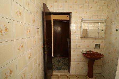 Casa à venda com 250m², 4 quartos e 2 vagasBanheiro