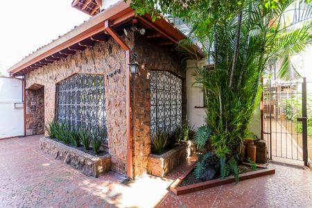 Casa à venda com 300m², 5 quartos e 4 vagasFachada