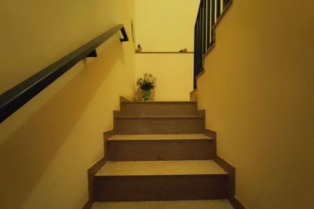 Casa à venda com 204m², 4 quartos e 6 vagas Casa à venda com 204m², 4 quartos e 6 vagasEscada - Quartos