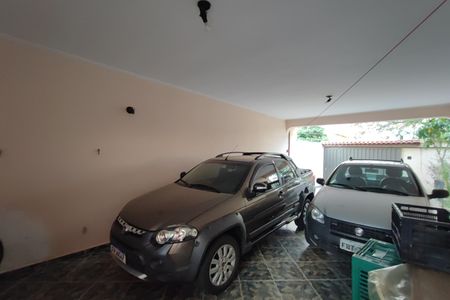Casa à venda com 204m², 4 quartos e 6 vagas Casa à venda com 204m², 4 quartos e 6 vagasQuintal - Garagem