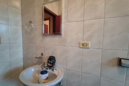 Casa à venda com 204m², 4 quartos e 6 vagas Casa à venda com 204m², 4 quartos e 6 vagasBanheiro Social