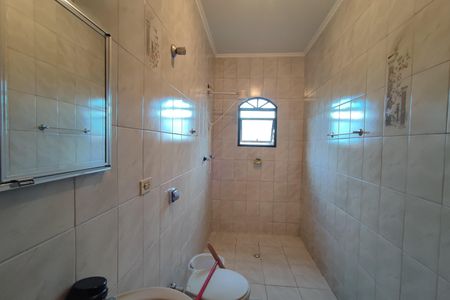 Casa à venda com 204m², 4 quartos e 6 vagas Casa à venda com 204m², 4 quartos e 6 vagasBanheiro Social