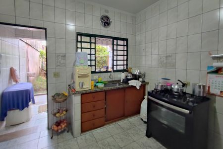 Casa à venda com 204m², 4 quartos e 6 vagas Casa à venda com 204m², 4 quartos e 6 vagasCozinha